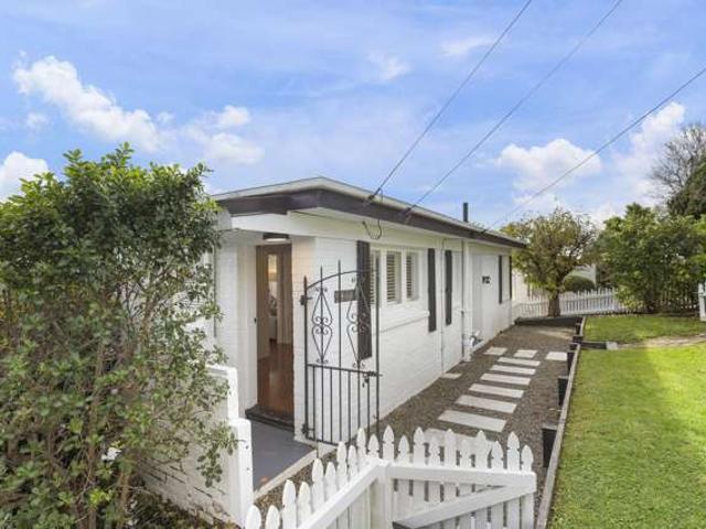 1/4 View Road, Shelly Park, Manukau City
