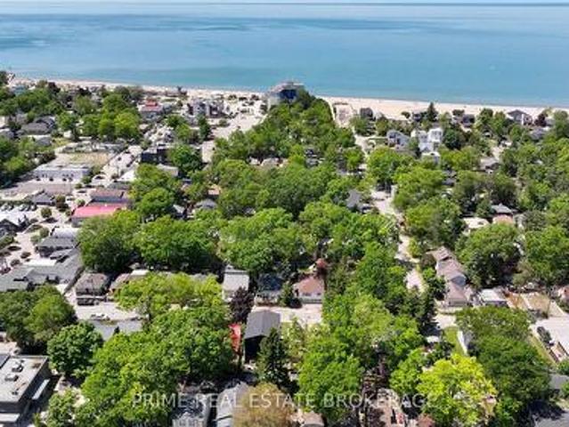 14 Warwick Avenue, Lambton Shores Grand Bend, ON, N0M 1T0 house for sale | Listing ID X12102 | Royal LePage