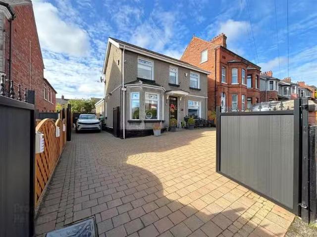 14 Westway Drive
