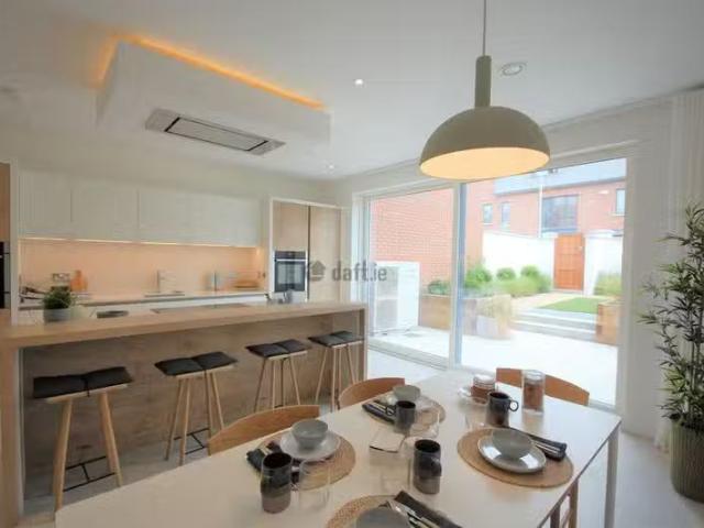 14 Whitfield Road, Rathmines, Dublin 6 is for rent