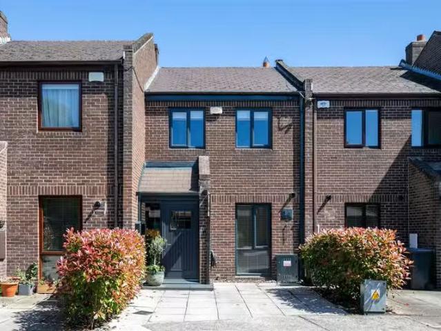 14 Woodlawn Grove, Churchtown, Dublin 14