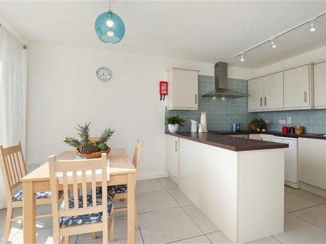 14 Woodview Court, Glenalbyn Road, Stillorgan, County Dublin Daphne Kaye and Associates 4910 MyHome. Ie Residential