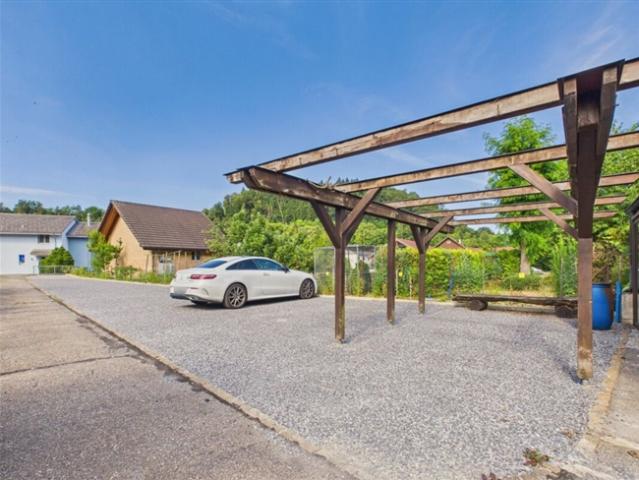 14 Aussenparkplätze an zentraler Lage in Hornussen ab CHF 80. /Monat