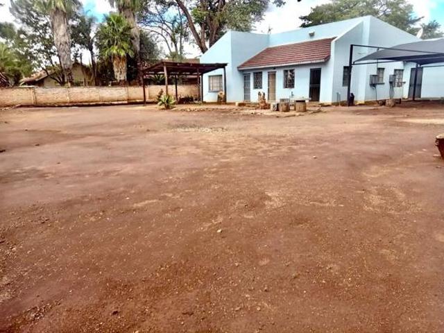 14 Bedroom House in Northam