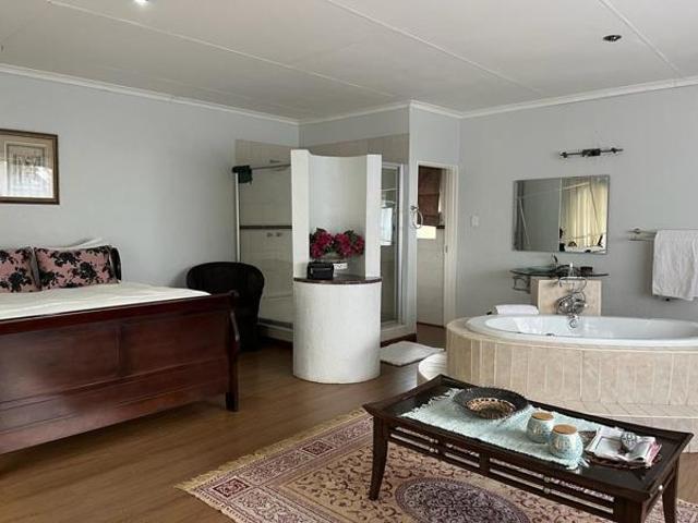 14 Bedroom House in Die Heuwel
