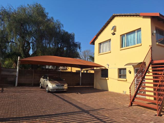 14 Bedroom House in Erasmia