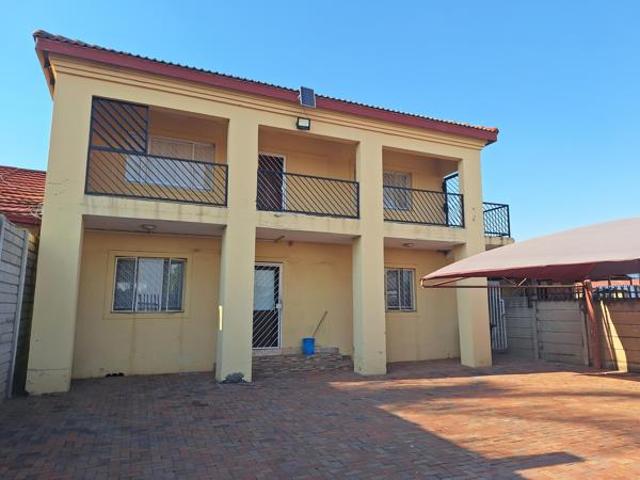 14 Bedroom House in Erasmia