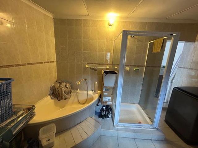 14 Bedroom House in Laudium