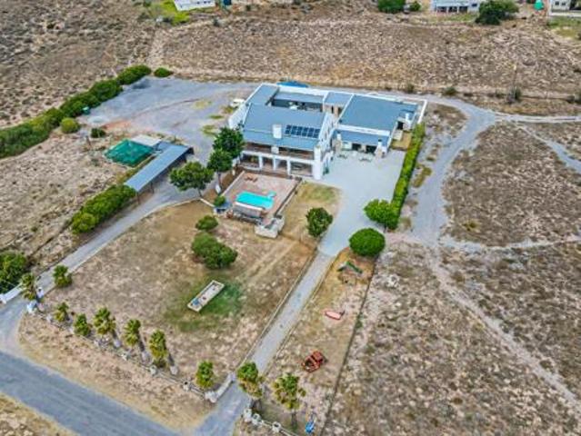 14 Bedroom House in Longacres Country Estate