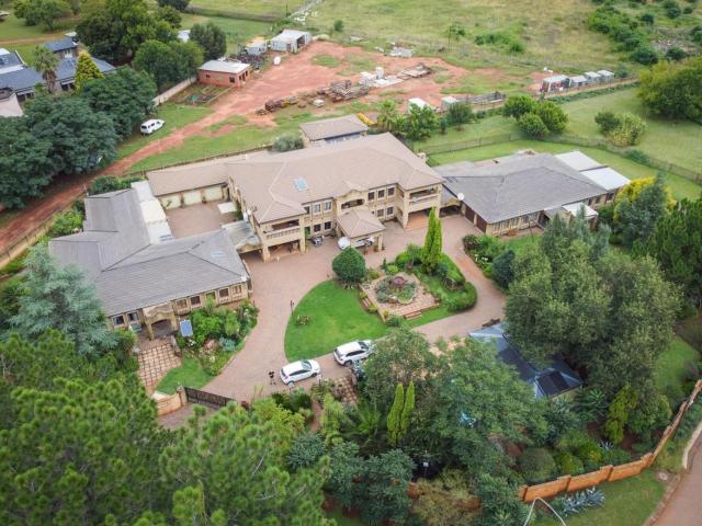 14 Bedroom House in Raslouw