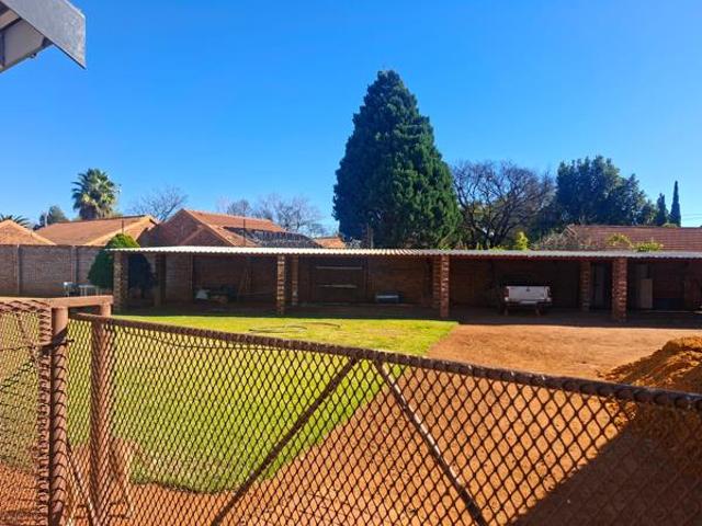 14 Bedroom House in Riviera Park