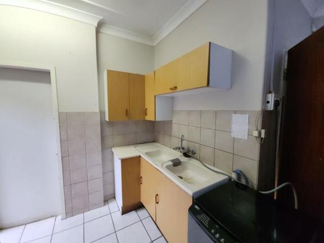 14 Bedroom House in Universitas