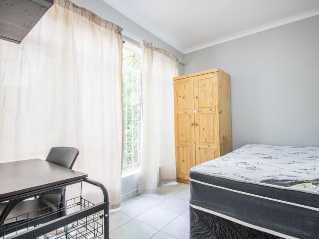 14 Bedroom Room To Let in Die Bult