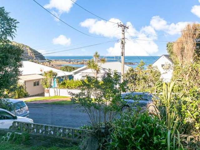 14 Cave Road, Houghton Bay, Wellington City