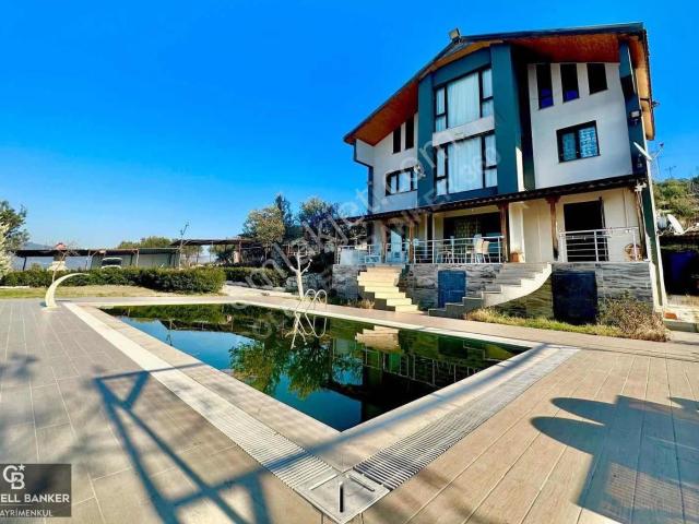 14 Dönüm'e Yakın Arazi İçinde Çiftlik Konseptli Havuzlu Villa