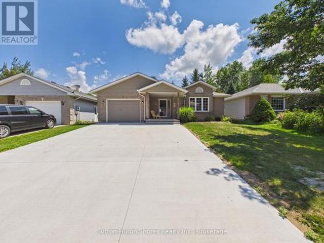 14 Eastgate Drive, Saugeen Shores, ON, N0H 2L0 house for lease | Listing ID X13552 | Royal LePage