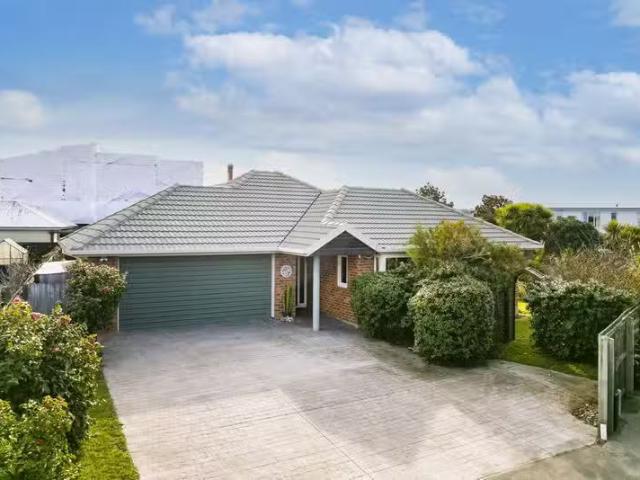 14 Eastwood Rise, Waimairi Beach, NZ 8083 House for Sale