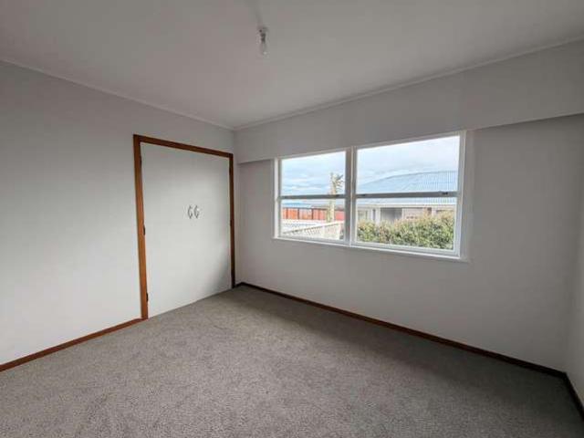 14 Hadfield Street, Beach Haven, North Shore City