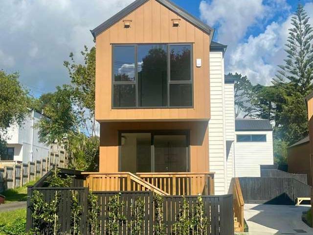1/4 James Scott Place, Te Atatu South, Waitakere City