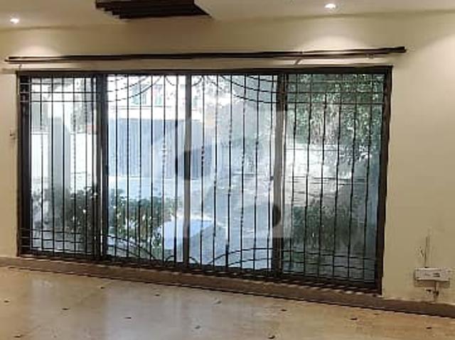 14 Marla Beautiful House For Urgent Sale Park Facing Prime Location