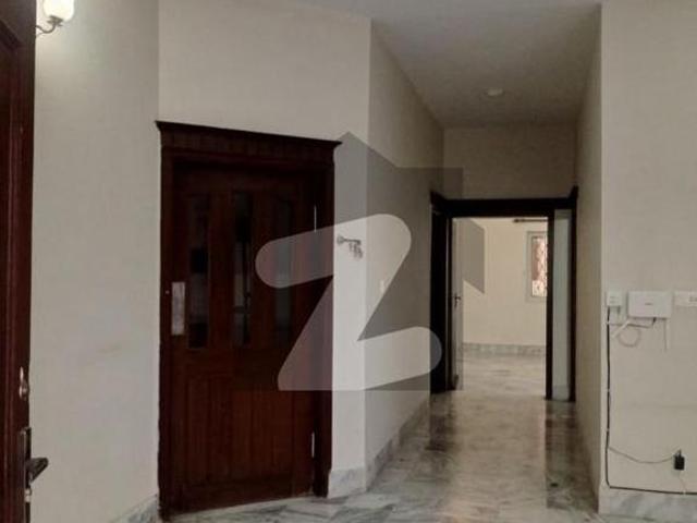 14 Marla House In Stunning I 8/2 Is Available For Rent I 8/2