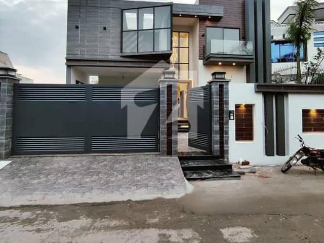 14 Marla Luxury Villa Is Available For Sale
