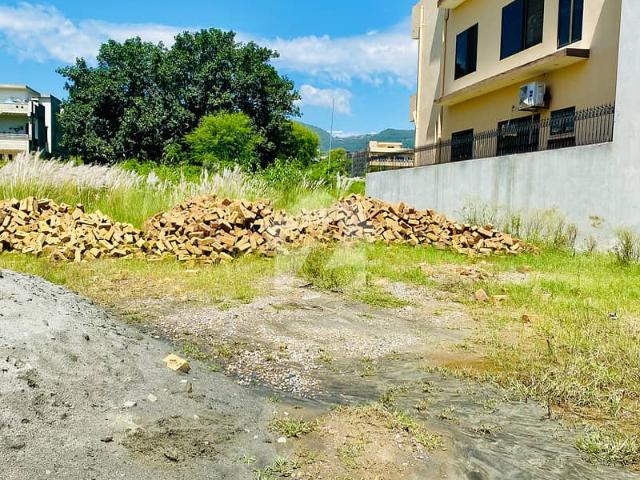 14 marla margalla face plot available for sale in cda sector d 12