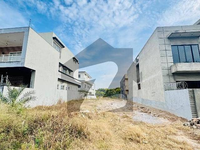 14 marla plot available top location in d 12