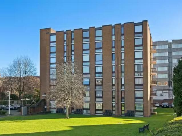 14 Rowan House, Mespil Estate, Ballsbridge, Dublin 4, D04NX01.