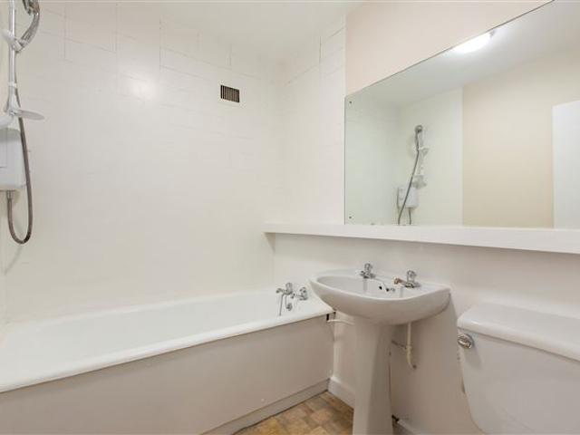 14 Rowan House, Mespil Estate, Sussex Road, Ballsbridge, Dublin 4 Eoin O'Neill Property Advisers 4900 MyHome. Ie Residential