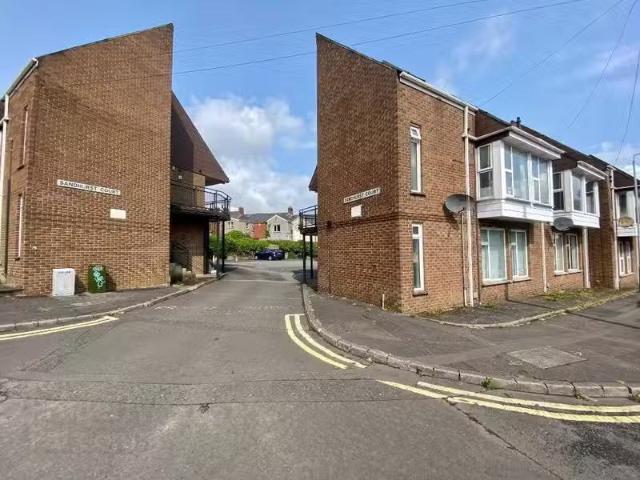 14 Sandhurst Court