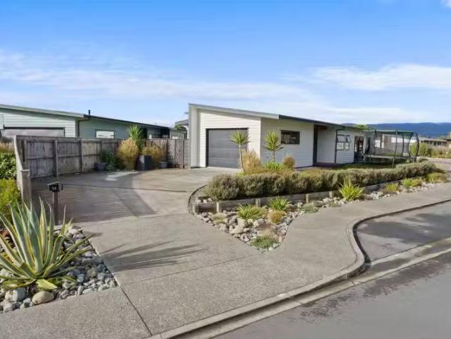 14 Seagrass Place, Otaki Beach, Kapiti Coast For Sale