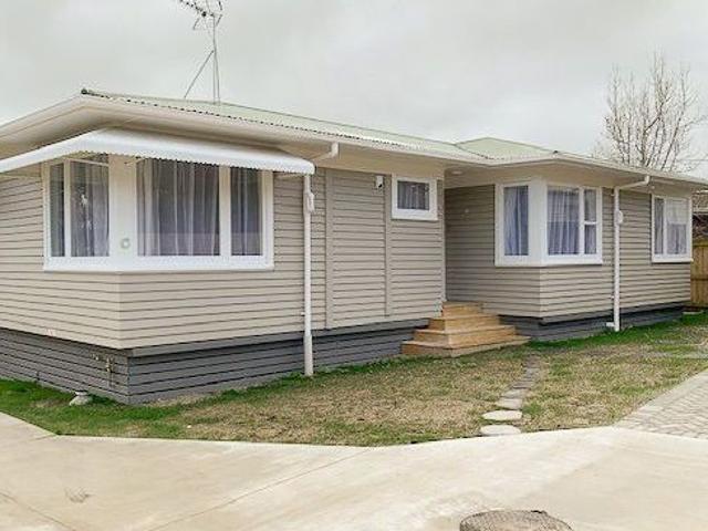 14C Triangle Road, Massey, Waitakere City