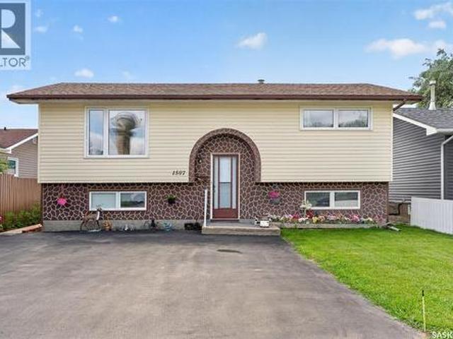 1507 Caribou Street W, Moose Jaw, SK, S6H 7N5 house for sale | Listing ID SK042380 | Royal LePage
