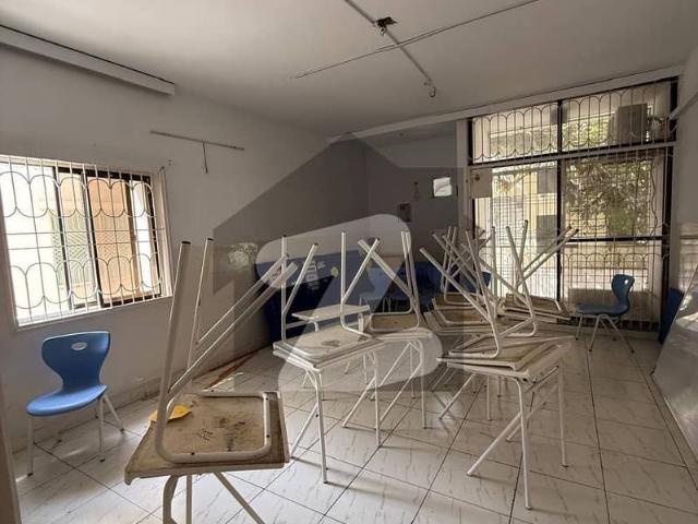 1500 Sq Yard Bungalow 25 Room Block 7 Gulshan