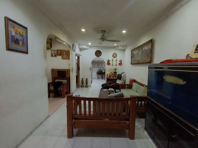 1500sqft Non Bumi Renovated Single Storey Section 17 Shah Alam