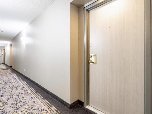 150 Dunlop St E, Barrie, ON L4M 6H1, Canada 1 Bedroom Apartment for Rent at 150 Dunlop St E, Barrie, ON L4M 6H1 City Center