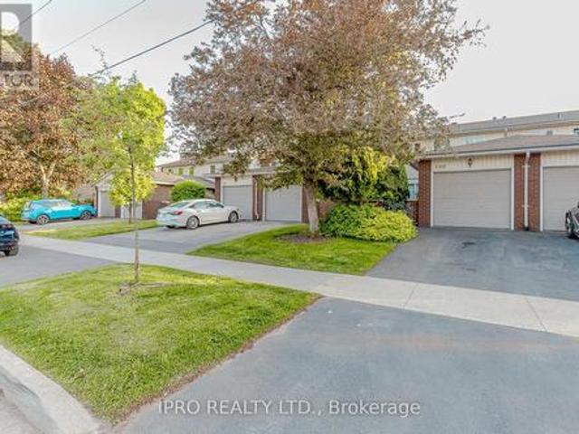 150 Kenwood Avenue, Burlington, ON, L7L 4L7 townhouse for sale | Listing ID W8372 | Royal LePage