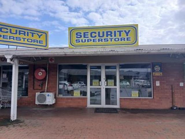 150 sqm retail shop to let in victor.