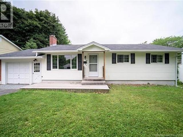 150 Surrey Cres, Fredericton, NB, E3B 4L3 house for sale | Listing ID NB145059 | Royal LePage