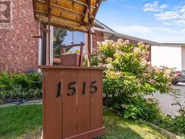 1515 Grandview Street W, Moose Jaw, SK, S6H 6R4 house for sa.