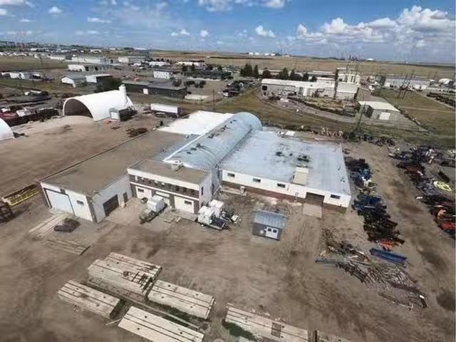 1516 Brier Park Crescent Nw, Medicine Hat, AB, T1C 1T9 comme.