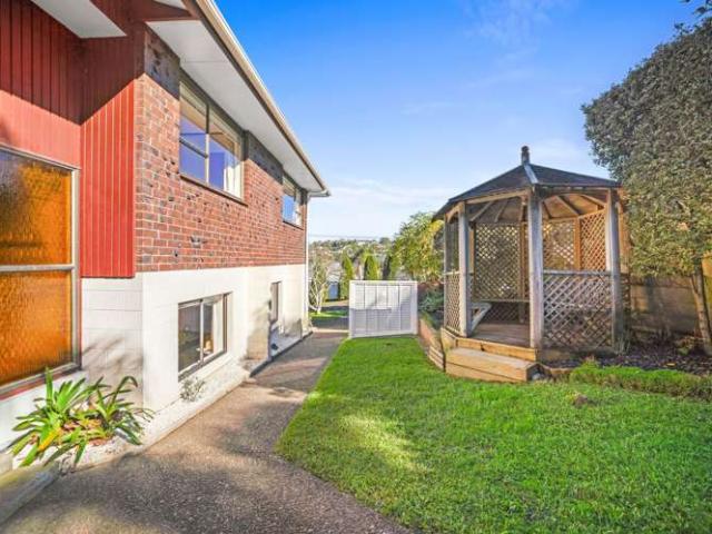 1/521 Beach Road, Murrays Bay, North Shore City