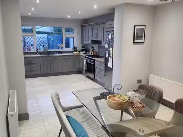 152 Willowfield, Ballincollig, Co. Cork is for rent