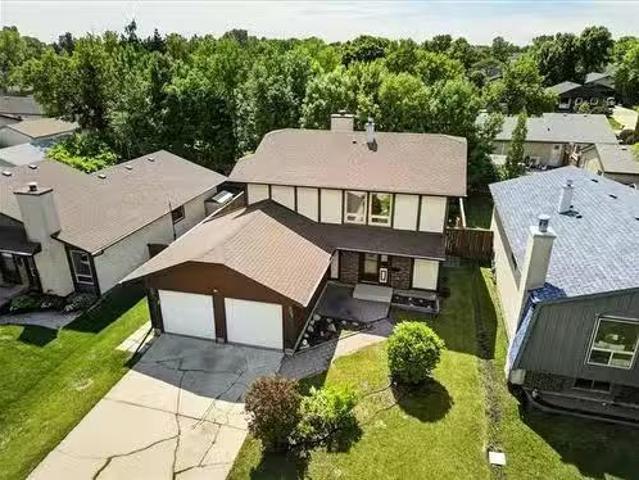 153 Meadow Gate Dr, Winnipeg, MB, R2C 4G4 house for sale Li.
