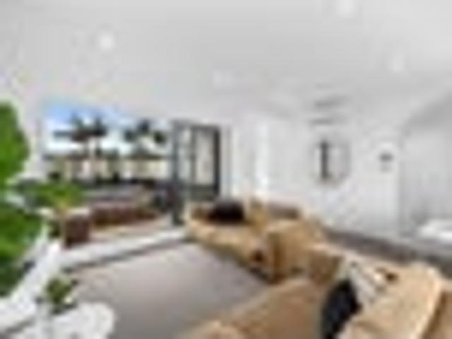 153sqm Freehold Brick Home With Huge Sunny Deck