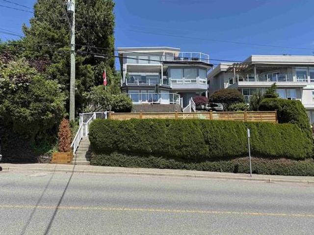 15477 Columbia Avenue, White Rock, BC, V4B 1K3 house for sale | Listing ID R3141 | Royal LePage