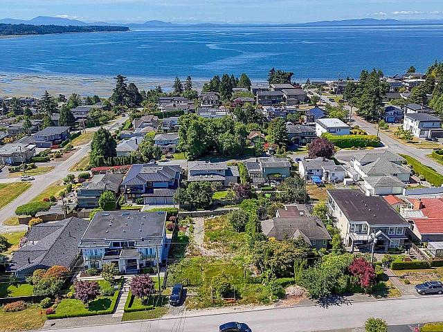 15554 Cliff Avenue White Rock, British Columbia