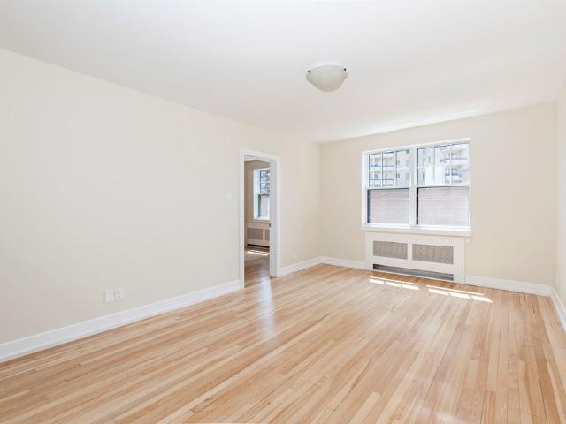 1555 Summerhill 4½