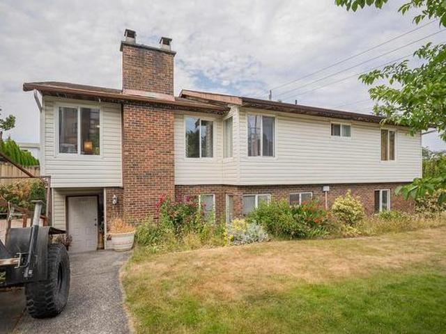 1558 Avenue, Surrey, BC, V4A 1V1 duplex for sale | Listing ID R2992 | Royal LePage